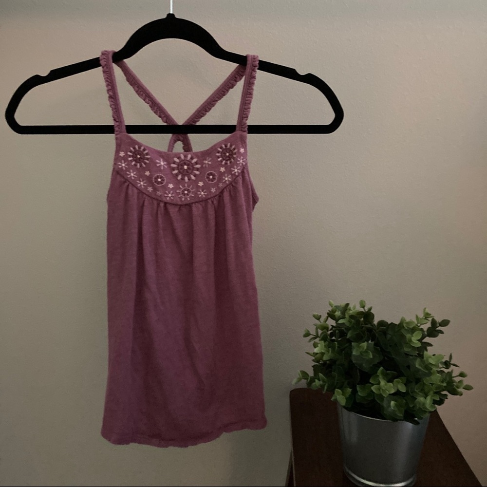 🪴3/$15 GAP embroidered crisscross flower tank